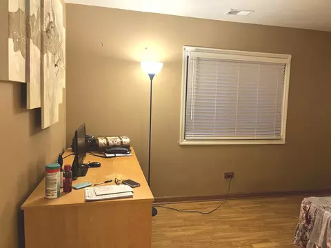 Bedroom - 9714 Bianco Ter #E, Des Plaines, IL 60016 photo 3 of 5