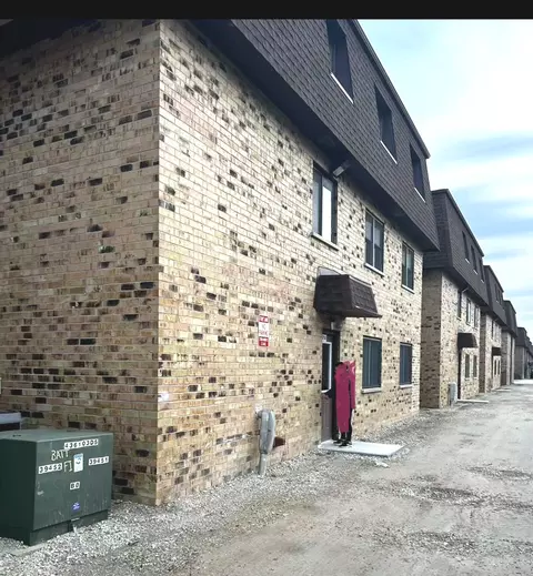 Exterior - 9714 Bianco Ter #E, Des Plaines, IL 60016 photo 2 of 5