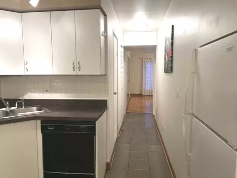 Kitchen - 9714 Bianco Ter #E, Des Plaines, IL 60016 photo 1 of 3