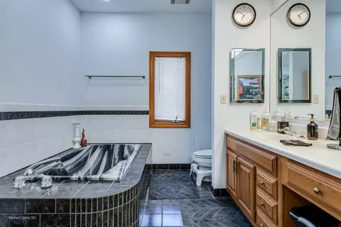 Bath - 280 Springfield Ter, Des Plaines, IL 60018 photo 2 of 8