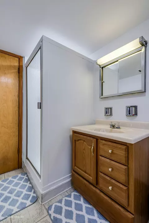 Bath - 280 Springfield Ter, Des Plaines, IL 60018 photo 1 of 8