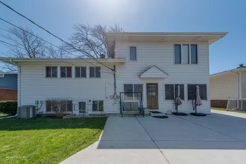 Exterior - 280 Springfield Ter, Des Plaines, IL 60018 photo 3 of 6