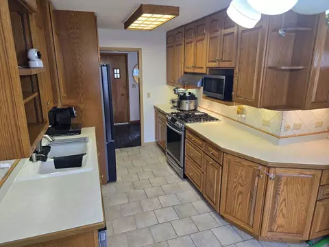Kitchen - 280 Springfield Ter, Des Plaines, IL 60018 photo 1 of 2