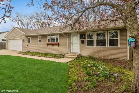 11 Rugby Rd, Lake Zurich, IL 60047