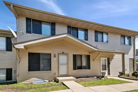 2 W S758 W Winchester Cir #2, Warrenville, IL 60555