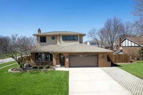 10 S280 Havens Dr, Downers Grove, IL 60516