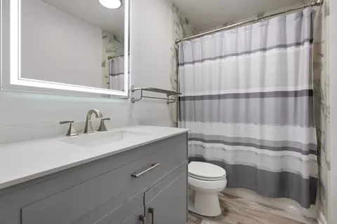 Bath - 1070 Division St, Geneva, IL 60134 photo 3 of 3