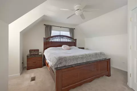 Bedroom - 1070 Division St, Geneva, IL 60134 photo 1 of 5