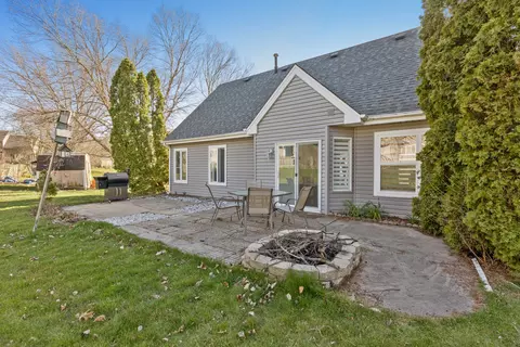 Exterior - 1070 Division St, Geneva, IL 60134 photo 4 of 6