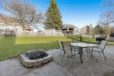 Exterior - 1070 Division St, Geneva, IL 60134 photo 5 of 6