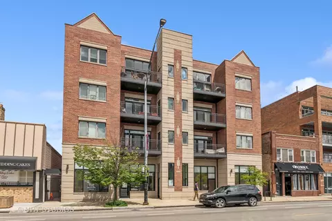 2450 W Montrose Ave #4N, Chicago, IL 60618