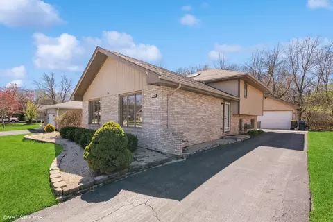 3236 Deer Path Ln, South Chicago Heights, IL 60411
