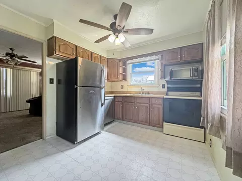 Kitchen - 994 Monroe Dr, Freeport, IL 61032 photo 1 of 1