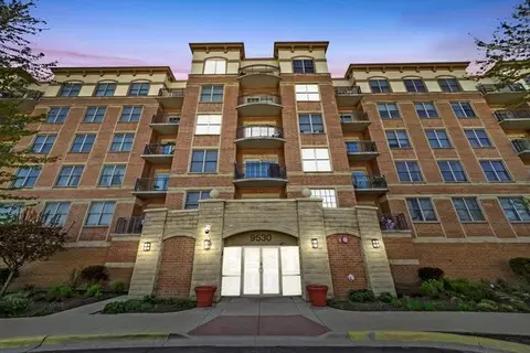 9530 Cook Ave #607, Oak Lawn, IL 60453