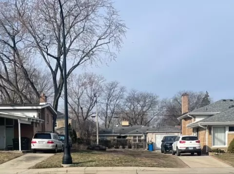 7124 N Crawford Ave, Lincolnwood, IL 60712