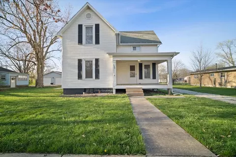 108 E 6th St, Gridley, IL 61744 photo 2