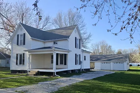 108 E 6th St, Gridley, IL 61744
