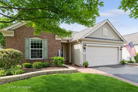2631 Venetian Ln, Elgin, IL 60124