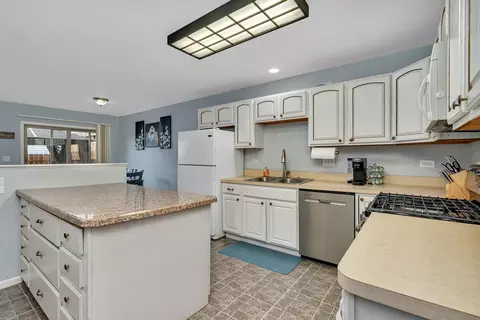 Kitchen - 2685 E Border St, Diamond, IL 60416 photo 4 of 5