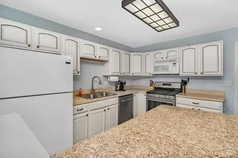 Kitchen - 2685 E Border St, Diamond, IL 60416 photo 2 of 5