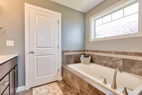 Bath - 2608 Fieldstone Ct, Normal, IL 61761 photo 4 of 6