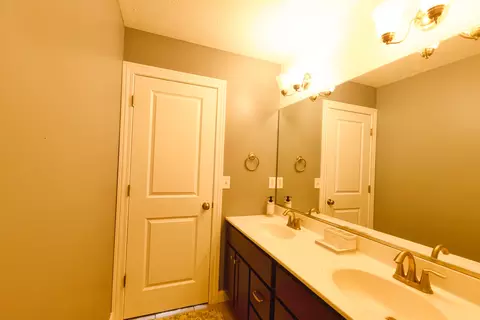 Bath - 2608 Fieldstone Ct, Normal, IL 61761 photo 2 of 6