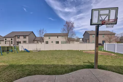 Exterior - 2608 Fieldstone Ct, Normal, IL 61761 photo 6 of 7