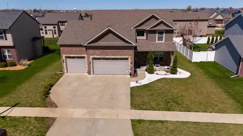 Exterior - 2608 Fieldstone Ct, Normal, IL 61761 photo 3 of 7