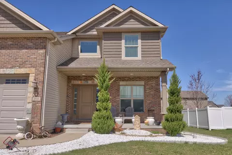 Exterior - 2608 Fieldstone Ct, Normal, IL 61761 photo 4 of 7