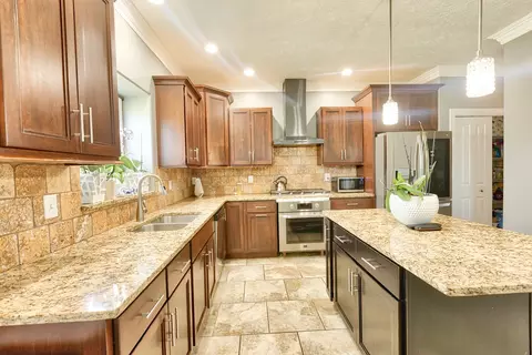 Kitchen - 2608 Fieldstone Ct, Normal, IL 61761 photo 3 of 4
