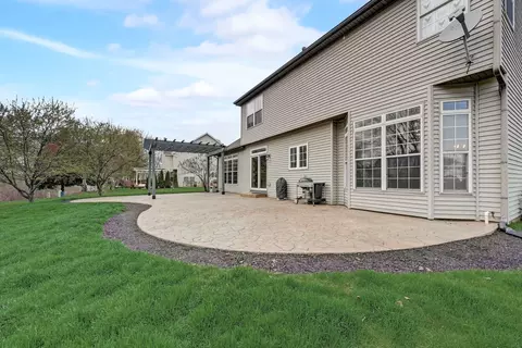 Exterior - 333 Millstream Ln, Oswego, IL 60543 photo 3 of 4