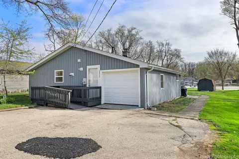 Exterior - 2622 S Riverside Dr, Mchenry, IL 60050 photo 3 of 5