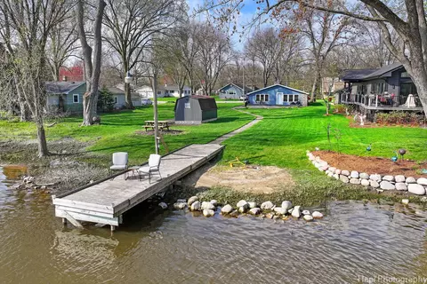Exterior - 2622 S Riverside Dr, Mchenry, IL 60050 photo 2 of 5