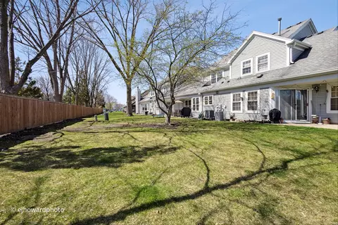 Exterior - 633 Sutton Ct, Wheeling, IL 60090 photo 4 of 5