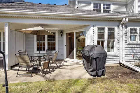 Exterior - 633 Sutton Ct, Wheeling, IL 60090 photo 2 of 5