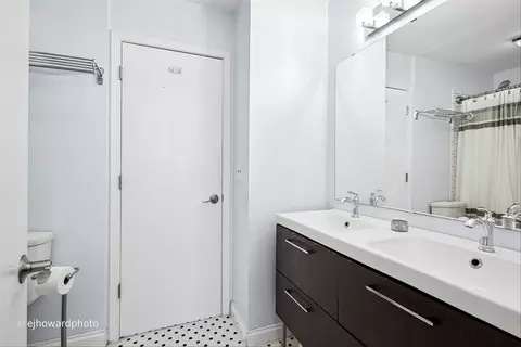 Bath - 633 Sutton Ct, Wheeling, IL 60090 photo 2 of 4