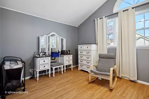 Bedroom - 633 Sutton Ct, Wheeling, IL 60090 photo 6 of 7