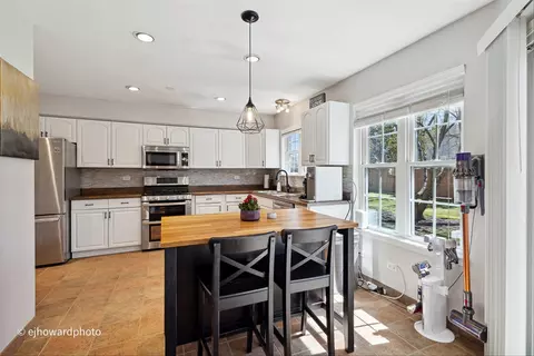 Kitchen - 633 Sutton Ct, Wheeling, IL 60090 photo 1 of 4