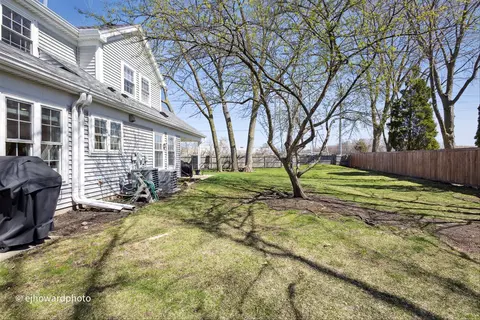 Exterior - 633 Sutton Ct, Wheeling, IL 60090 photo 3 of 5