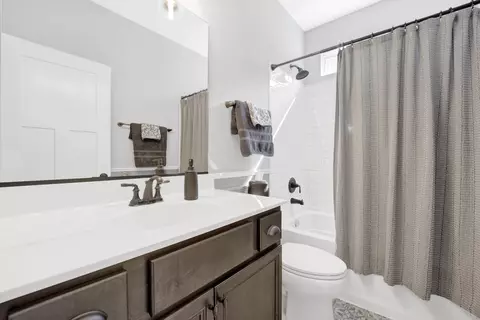 Bath - 746 Eagle Ct, Addison, IL 60101 photo 1 of 5