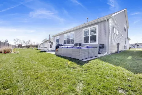 Exterior - 746 Eagle Ct, Addison, IL 60101 photo 2 of 6