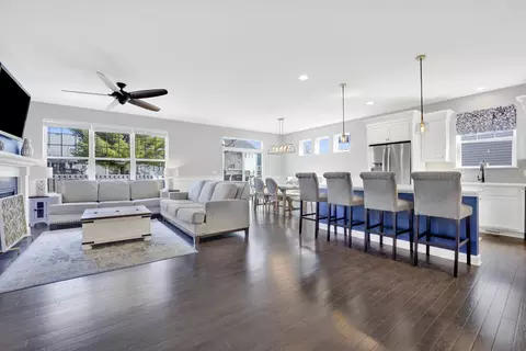 Living - 746 Eagle Ct, Addison, IL 60101 photo 1 of 5
