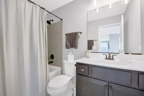 Bath - 746 Eagle Ct, Addison, IL 60101 photo 5 of 5