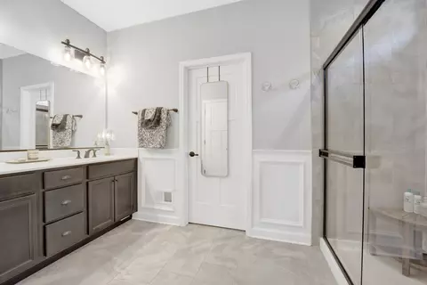 Bath - 746 Eagle Ct, Addison, IL 60101 photo 2 of 5