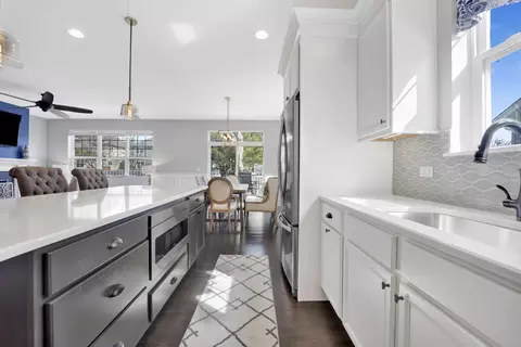 Kitchen - 746 Eagle Ct, Addison, IL 60101 photo 2 of 3