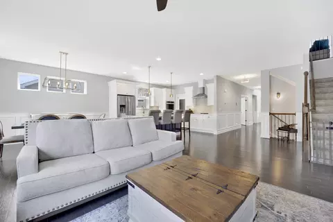 Living - 746 Eagle Ct, Addison, IL 60101 photo 3 of 5