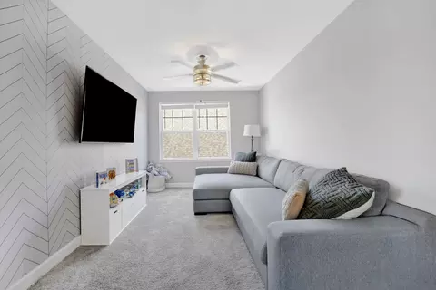 Bedroom - 746 Eagle Ct, Addison, IL 60101 photo 9 of 10