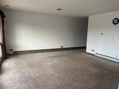 Living - 5565 155th St, Oak Forest, IL 60452 photo 2 of 4