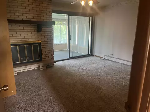 Living - 5565 155th St, Oak Forest, IL 60452 photo 3 of 4