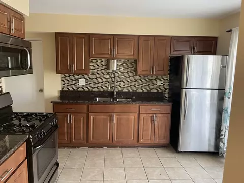 Kitchen - 652 Hale Ct, Wheeling, IL 60090 photo 1 of 4